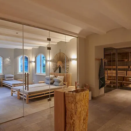 Crown Villa *